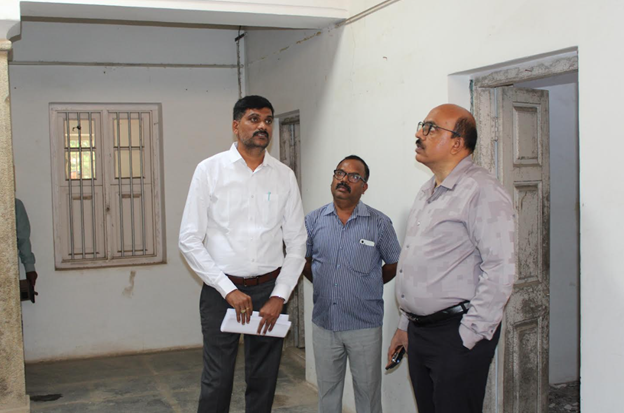 DC reviews renovation of fmr CM Nijalingappa’s residence