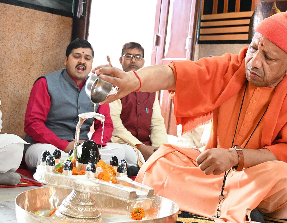 Yogi Adityanath Offers Prayers On Mahashivratri