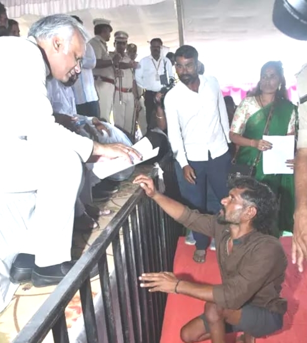Kamalapur’s first Praja Seva meeting receives 1,061 petitions