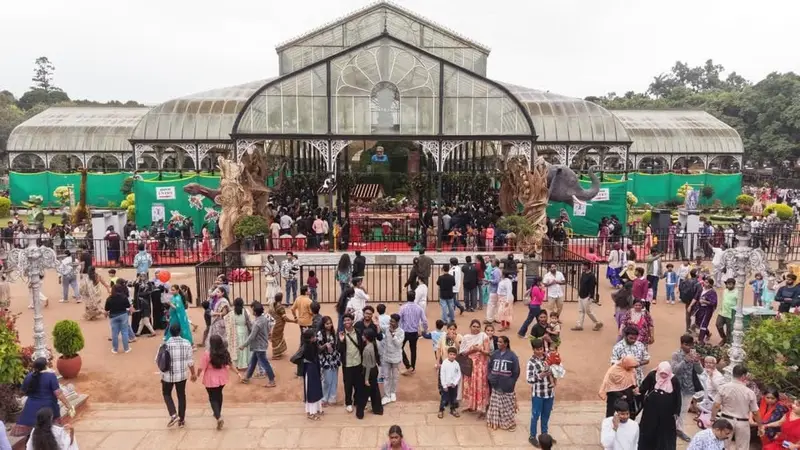Flower expo on Tejaswi's life earns Rs 2.85 cr
