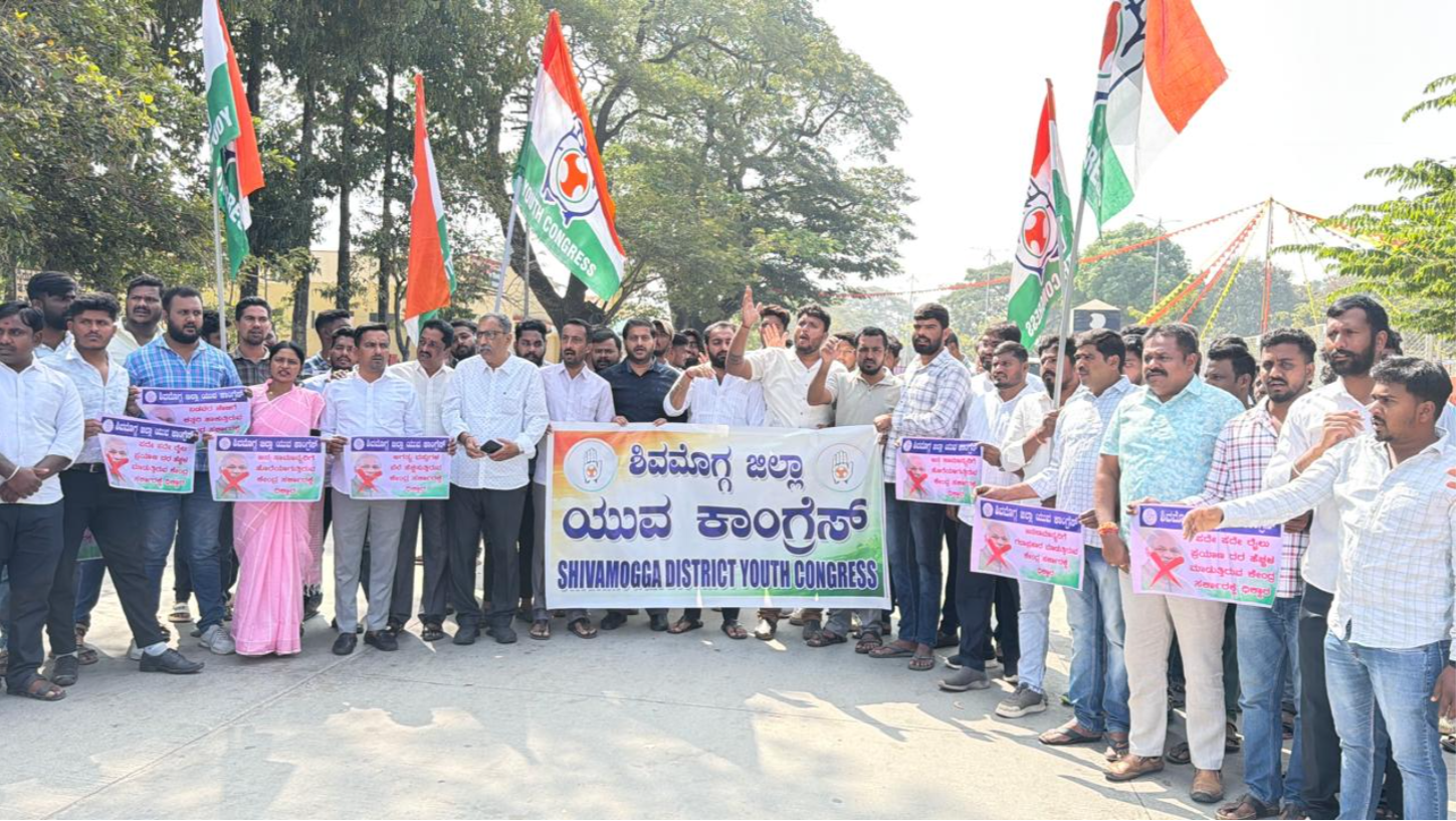 Youth Cong protests against rail fare hike