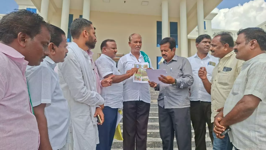 Raichur farmers demand compensation for crop damage
