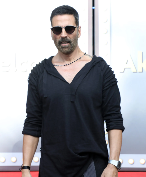 Akshay Kumar warns newcomers about film deals