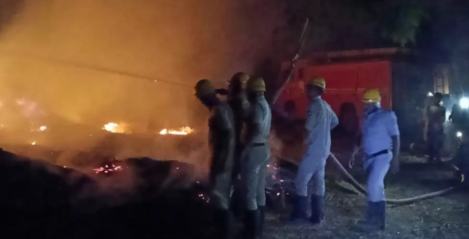 Fire accident destroys fodder and hay stacks, farmers suffer loss