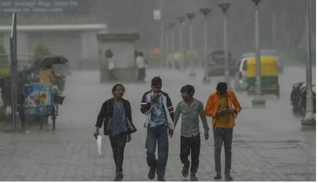 Cold Wave Hits Bengaluru: Doctors Advise Precautions as Illnesses Rise
