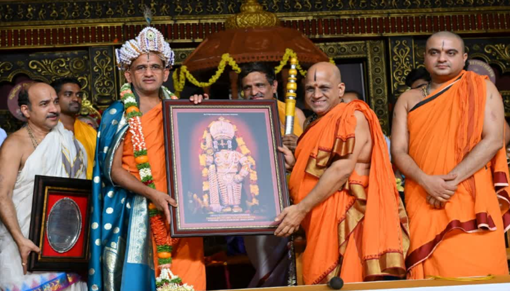 Pejawar seer inaugurates Geethotsava at Sri Krishna Matha