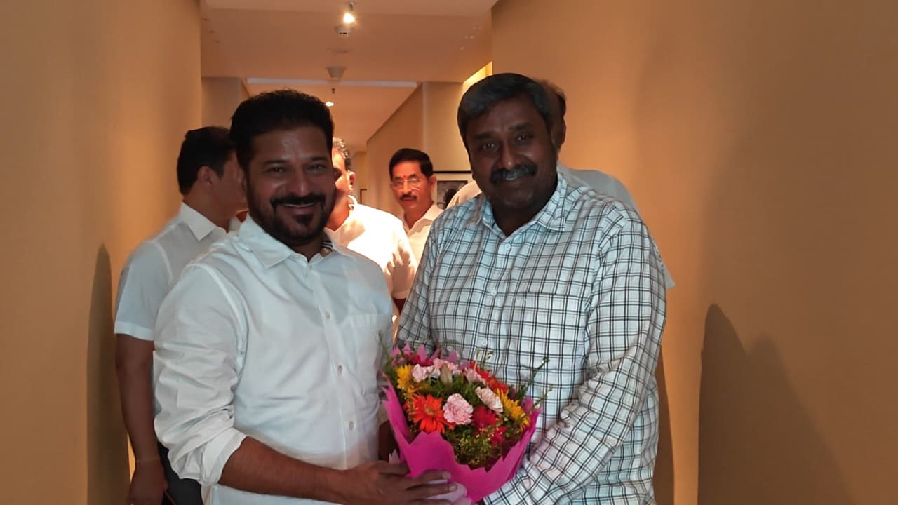 Sudheendra discusses with Telangana CM regarding implementation of bioenergy projects