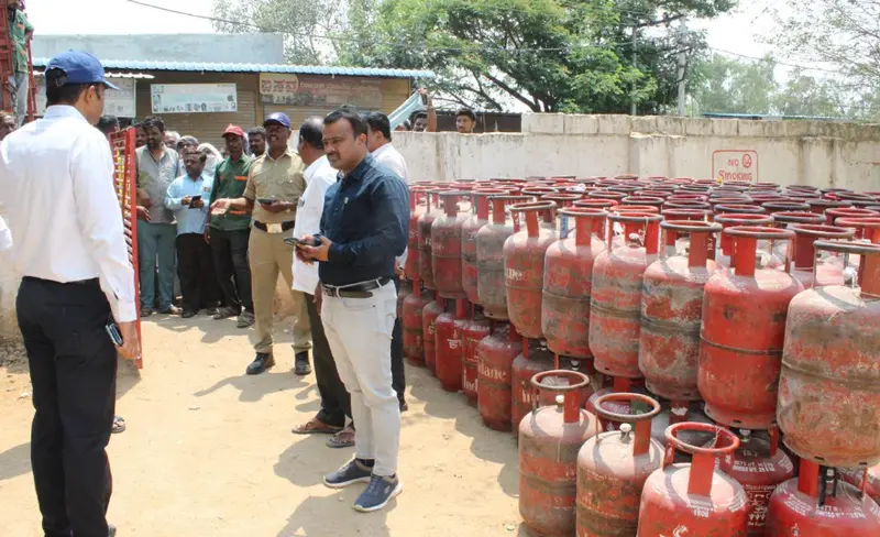Rumours of fuel, LPG shortage baseless: Yadgir DC