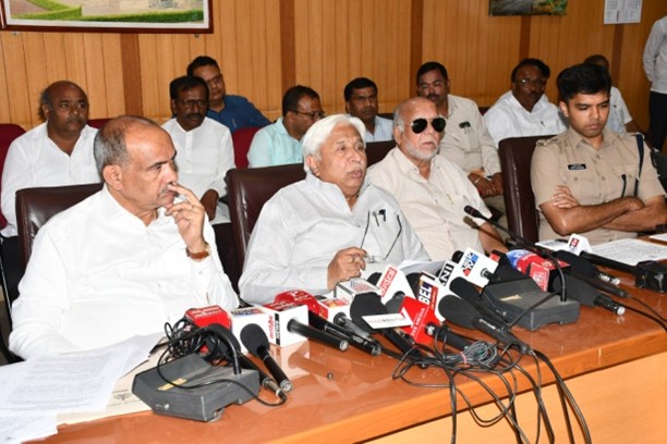 Report on crop damage in dist to be submitted to govt soon: HK Patil