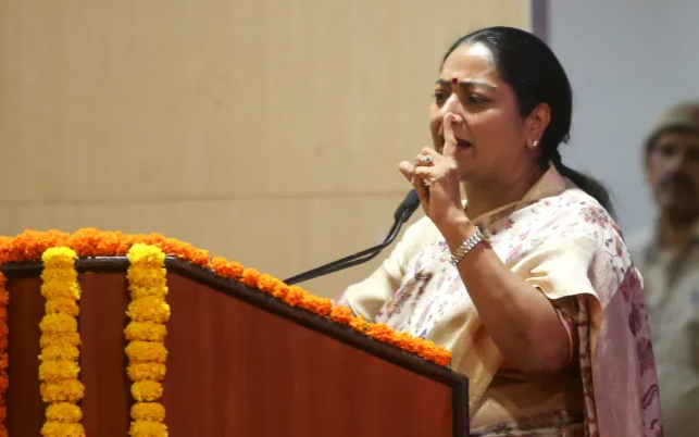 Delhi CM blames Kejriwal for biogas delay
