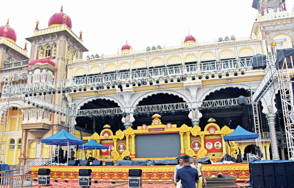 Dasara 2025 Begins Amid Political Sparks in Mysuru