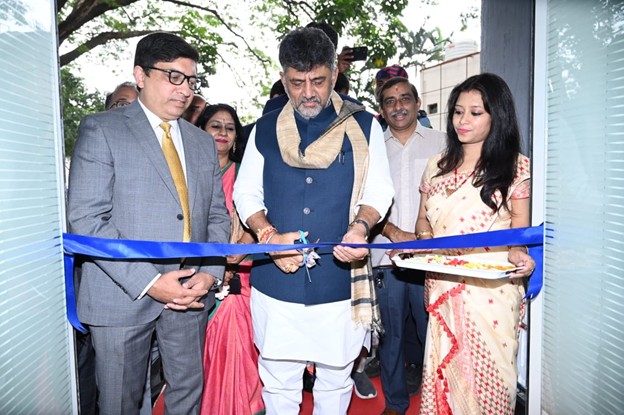 DK Shivakumar inaugurates HDFC Bank’s new branch