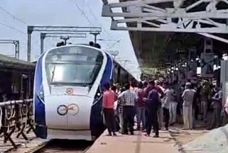 Strong Passenger Response to Three Vande Bharat Trains