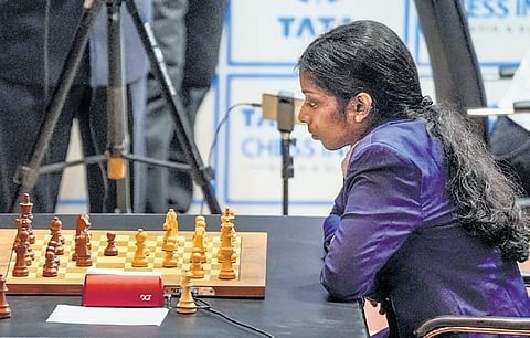 Vaishali salvages draw after tense battle with Divya