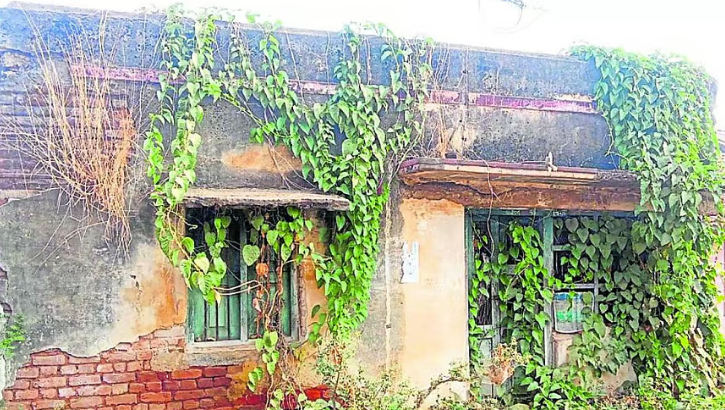 Dilapidated Nursing Quarters Leave Doctors without Shelter
