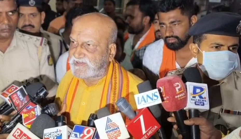 Pramod Muthalik Arrives in Bagalkot Despite Restrictions; Police Serve Notice