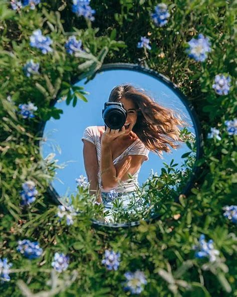 Mirror Illusions: Reflective Creativity
