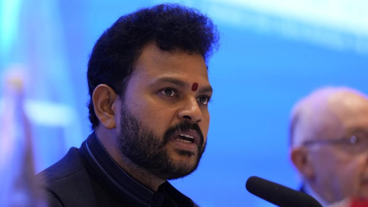 Air India crash probe clean: Min