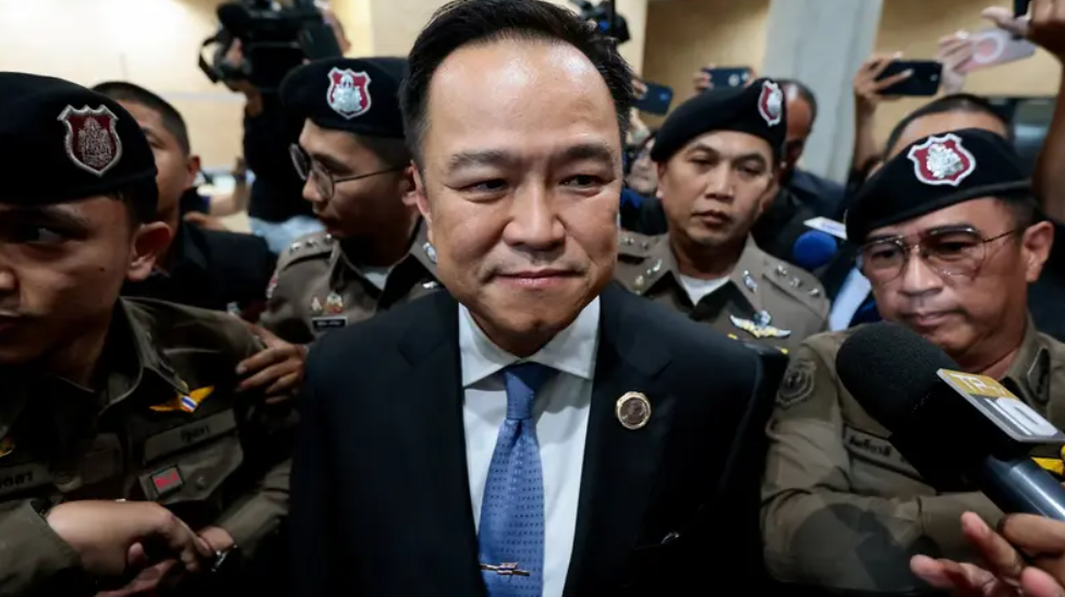 Trump presses Thailand, Cambodia to resolve border dispute amid Nobel talk