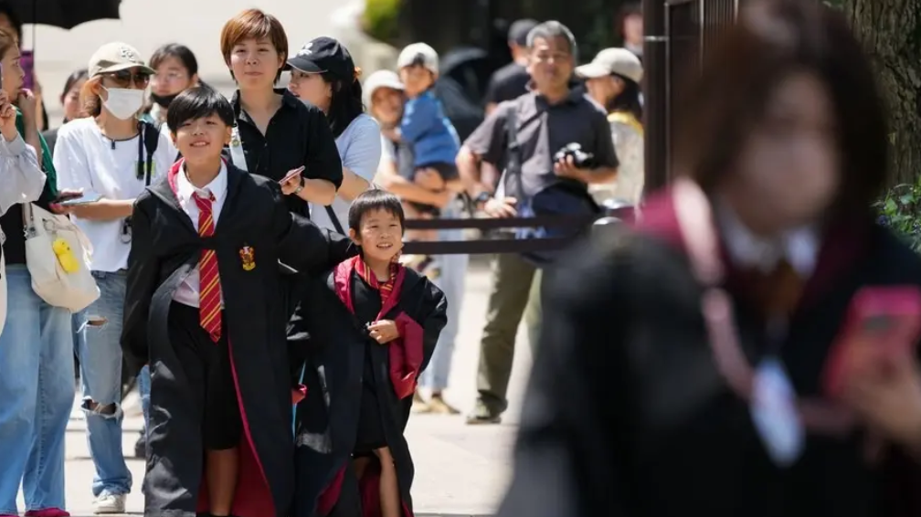 633 fall ill in Osaka school food poisoning