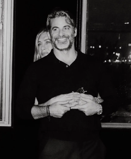 Jennifer Aniston goes Instagram official with boyfriend Jim Curtis