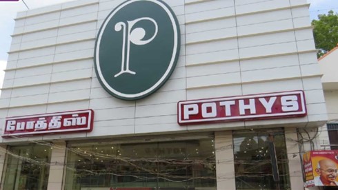 IT department raids Pothys showrooms in city