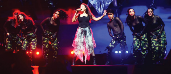 Sunidhi Chauhan steals hearts of Mysureans