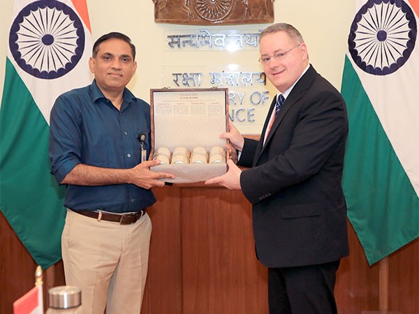 India-US officials hold defence procurement discussions