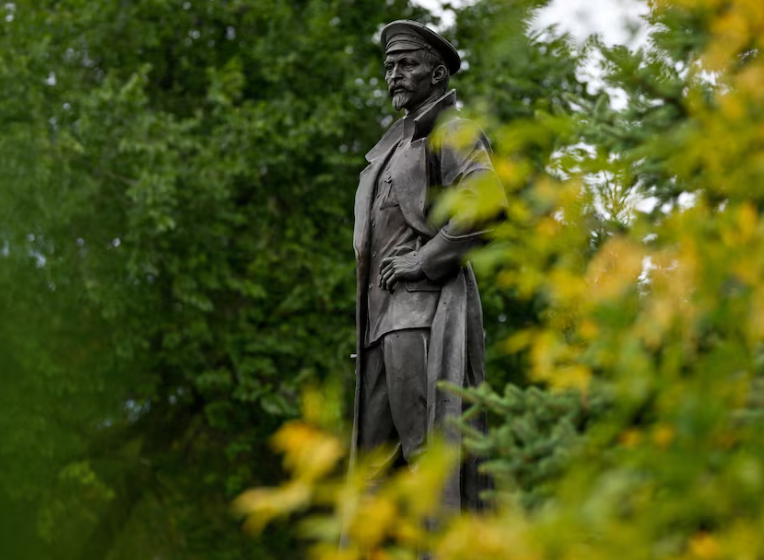 Putin returns 'Iron Felix' Dzerzhinsky to Russia's spy school