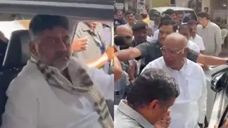 DKS–Kharge Car Meeting Fuels Power Tussle Talk in DelhiSlug: Power tussle