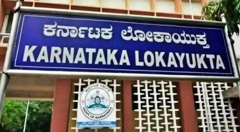 Jailer held for taking bribe from inmate