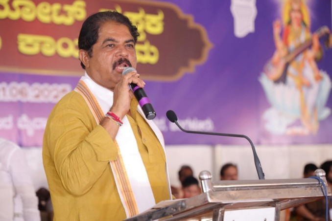 State Government Sleeping Amid Crisis, Says R. Ashoka