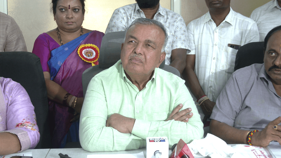 No luggage racks allowed on buses, orders Transport Minister