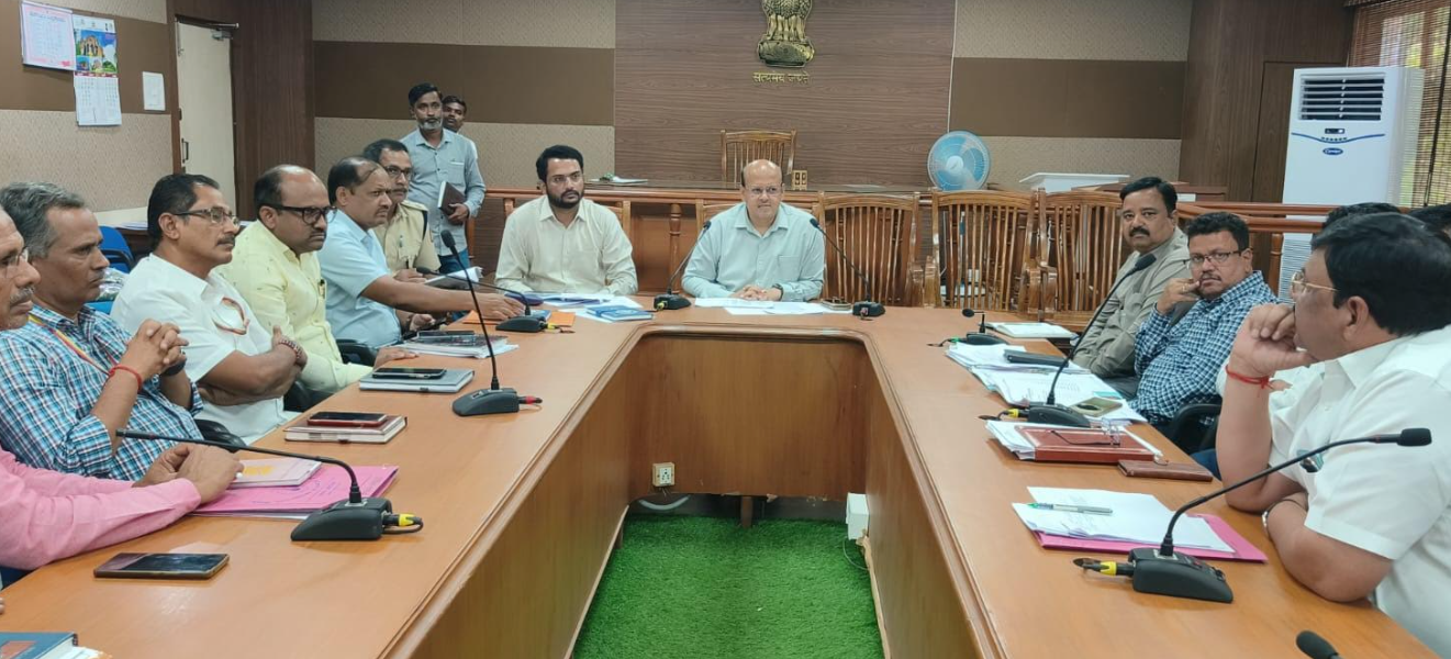 District crackdown on government office discipline rules