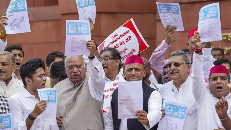 Opposition Demonstrates Against SIR in Parliament Complex