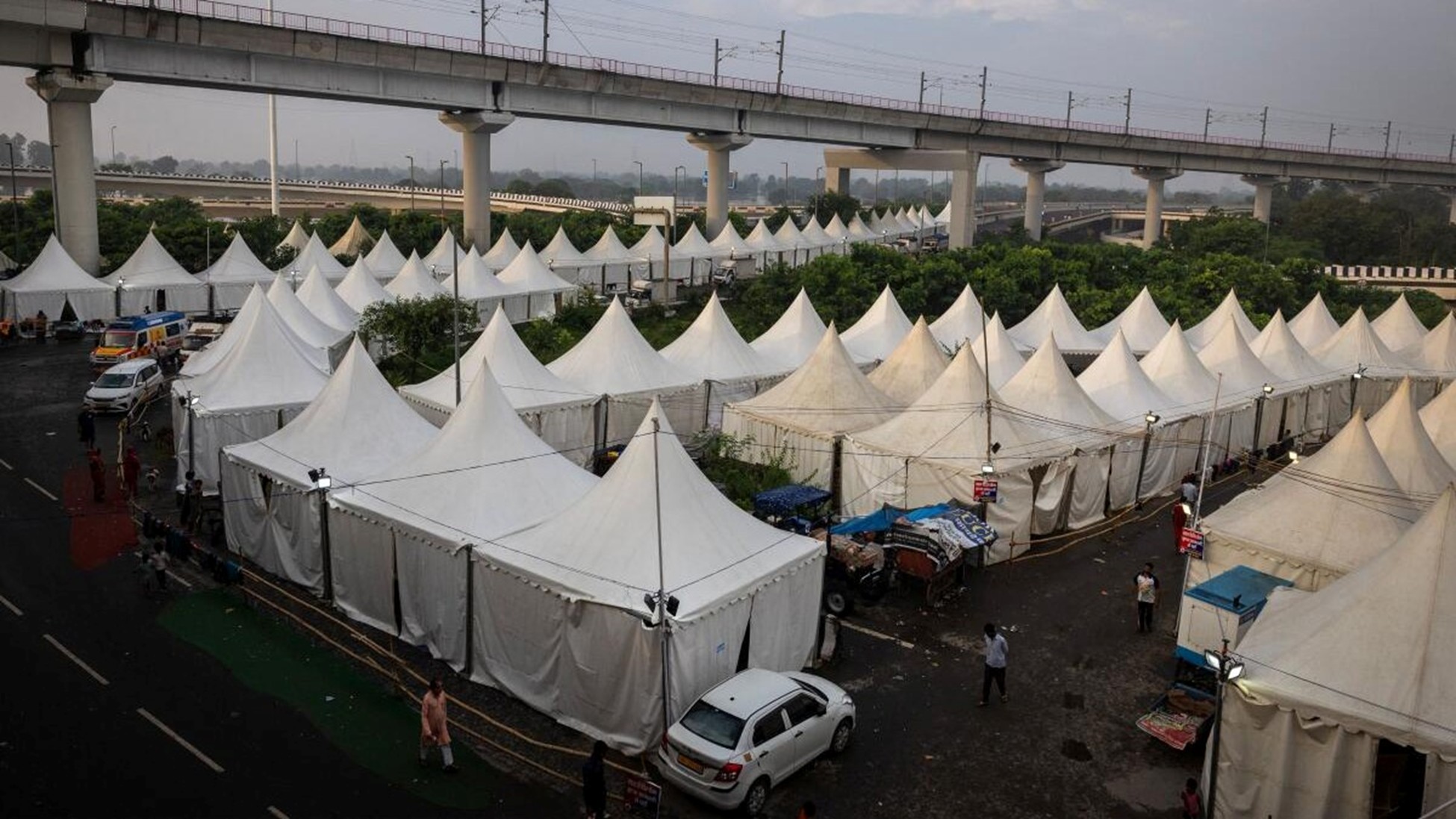 Flooded camps force Yamuna evacuees to relocate