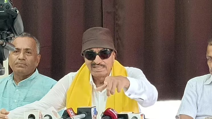 VATAL DEFENDS SIDDARAMAIAH