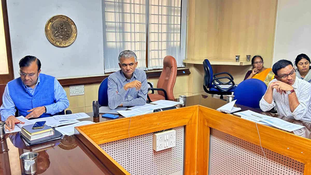 Minister warns tehsildars over case delays