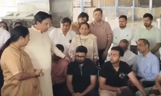 Delhi CM Visits Vivek Vihar Fire Site, Assures Support to Victims