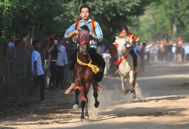Cambodia celebrates traditional Pchum Ben festival
