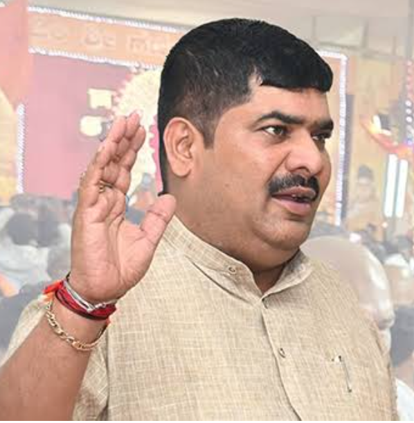 Vedavyas Kamath Slams State Govt for Reducing ICU Units at Wenlock Hospital