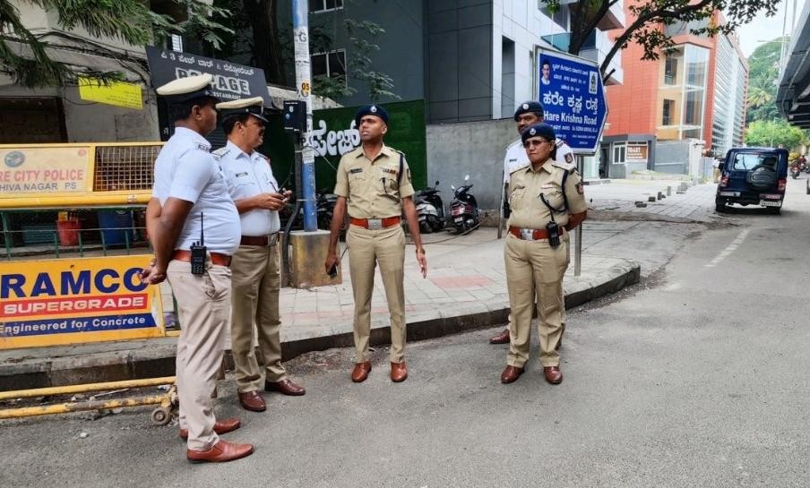 DCP inspects Shivananda Circle to improve traffic flow