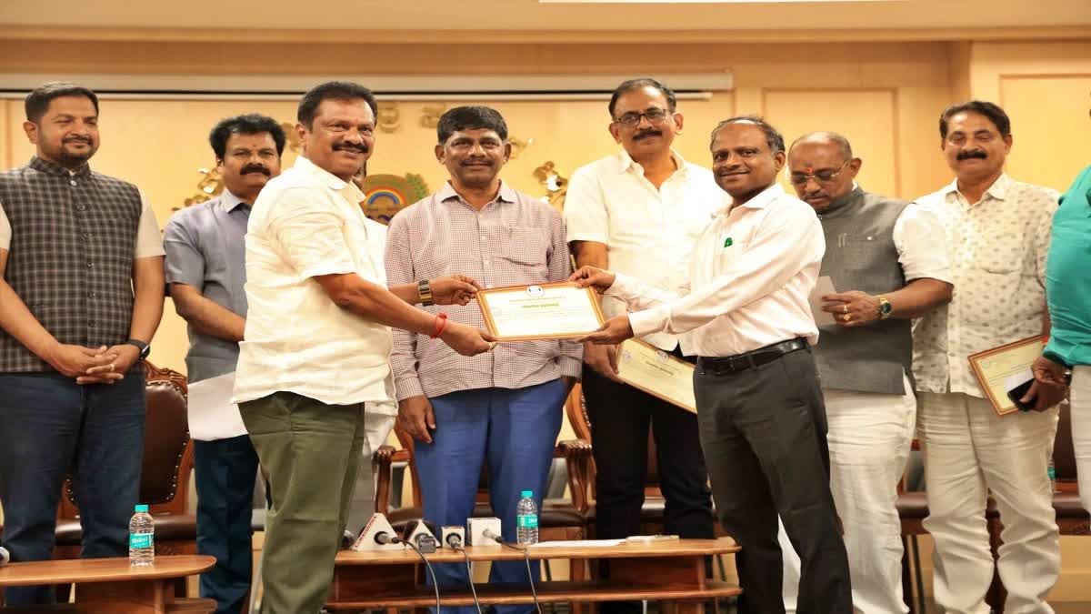 Cong-backed candidates won in BDCC bank elections: DK Suresh
