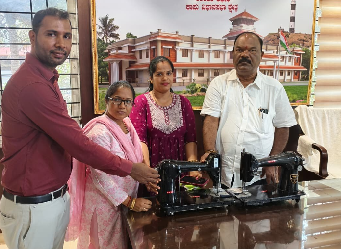 Kaup MLA distributes sewing machines for self-employment