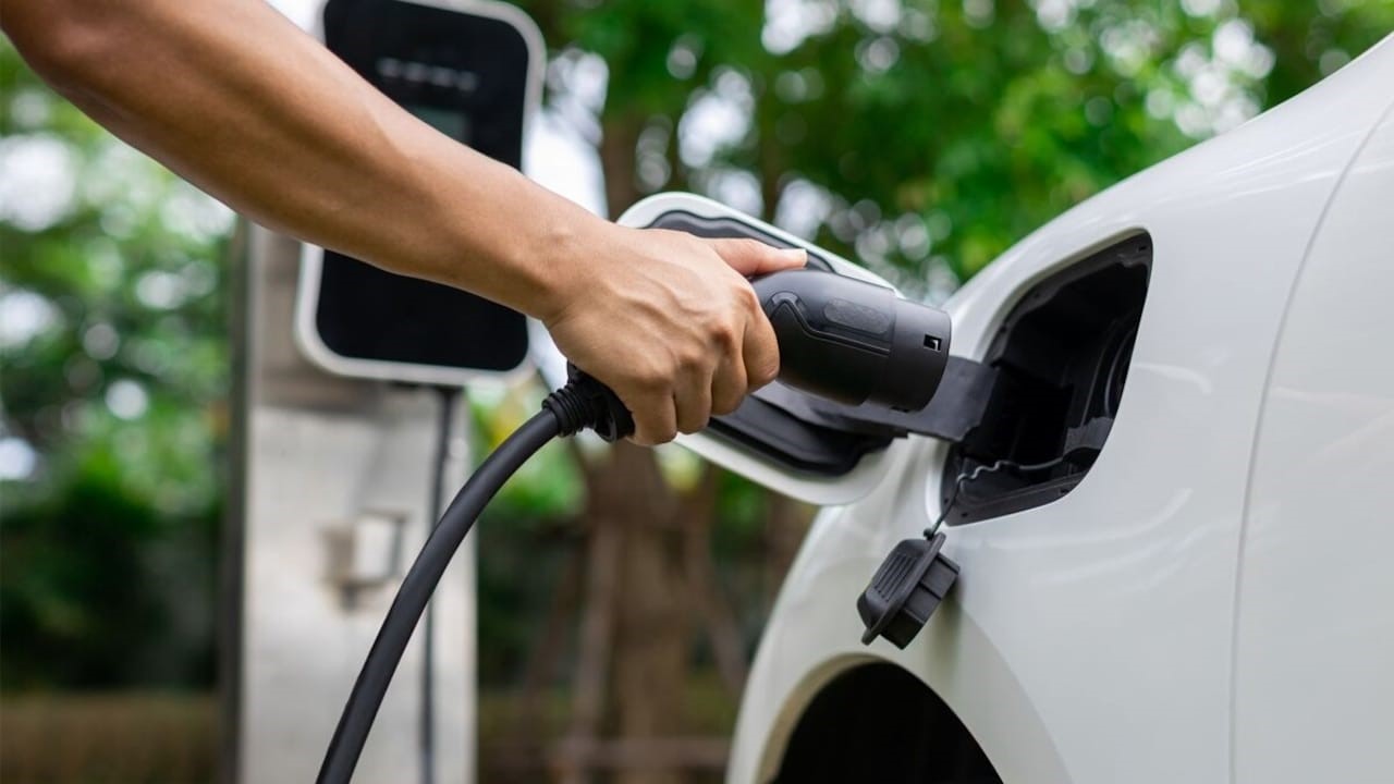 Tamil Nadu extends EV tax relief till 2027