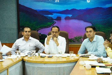 Speed up socio-educational survey, Deputy Commissioner instructs