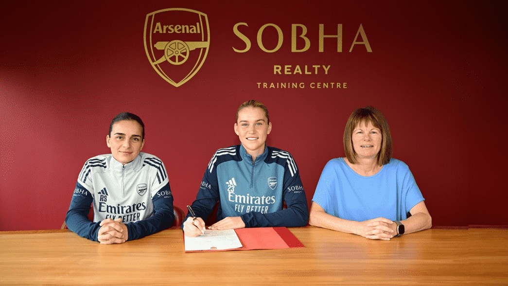 Alessia Russo Signs Long-Term Contract with Arsenal