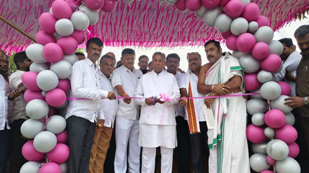 Minister K.H. Muniyappa launches boating facility