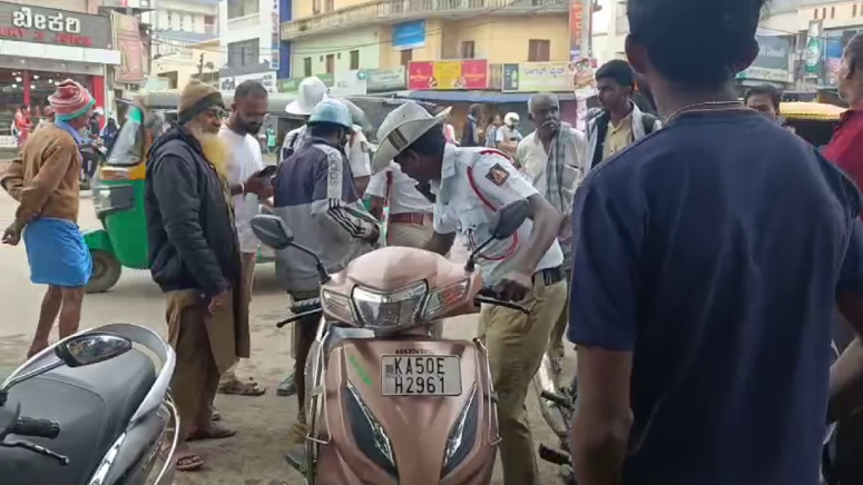 Kolar police enforce compulsory helmet rule