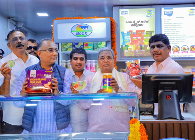 CM Inaugurates Nandini Outlet at Majestic Metro Station